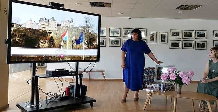 „Šokdami į tėvų klumpes“ atsidūrė Liuksemburge