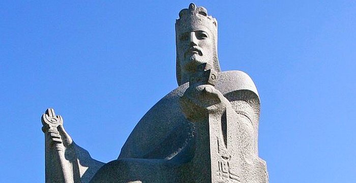  Sveikiname Valstybės – Lietuvos karaliaus Mindaugo karūnavimo – dienos proga