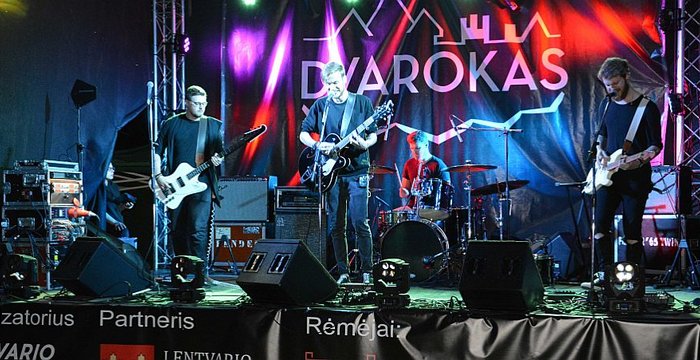Lentvaryje nuaidėjo roko festivalis „Dvarokas“