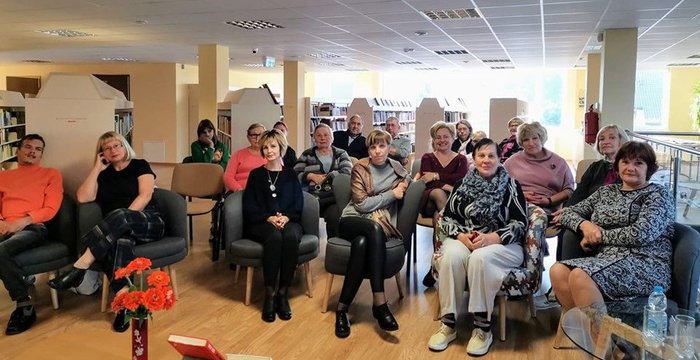 Rūdiškių bibliotekoje – knygos „Tiems, kurie svajoja parašyti knygą“ pristatymas