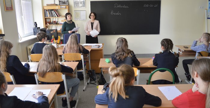 Paluknio „Medeinos“ gimnazijoje – dvyliktasis diktanto konkursas 