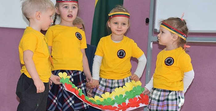 Mažųjų „gandriukų“ projektas „Ir aš tikrai myliu Lietuvą“ – ir smagus, ir kūrybingas