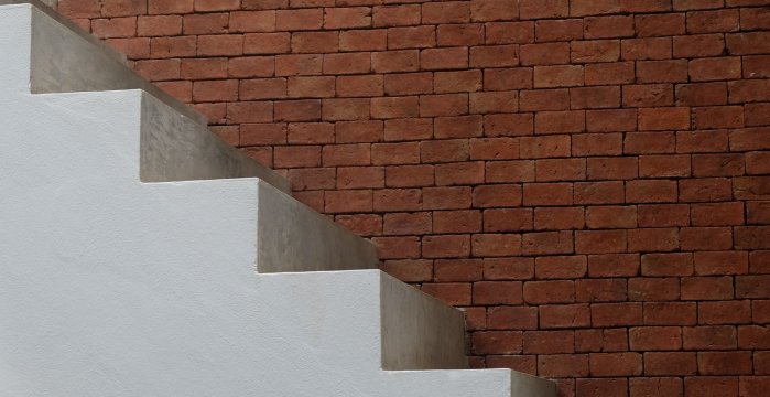 Pradedamos dezinfekuoti rajono daugiabučių namų laiptinės  