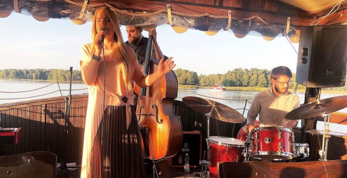 Galvės JAZZ fiestoje su ežero bangomis lenktynių leisis charizmatiškoji Veronika ChiChi