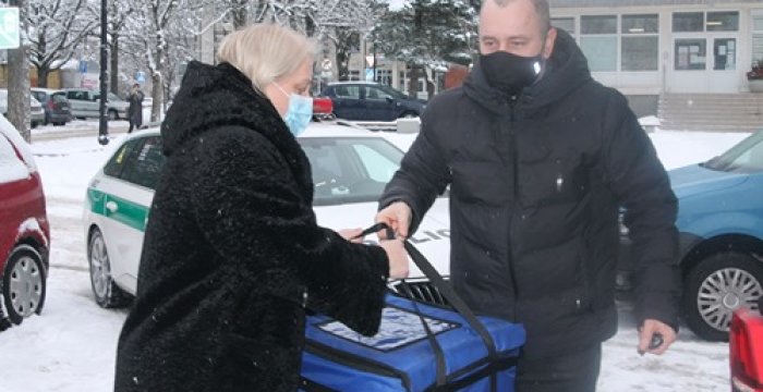 Trakus pasiekė pirmosios vakcinos nuo COVID-19 dozės