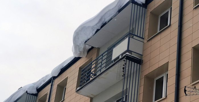 Valykime sniegą nuo namų stogų, šalinkime varveklius