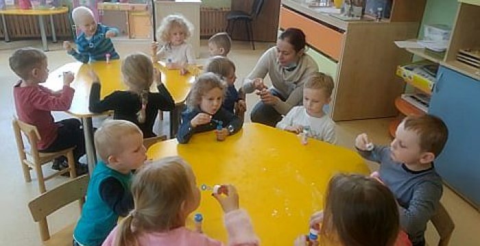 Rykantų biblioteka mažiesiems pristatė įtraukiančią knygą „Kas yra upė?“