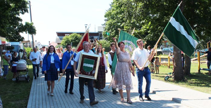 Palukniečiai atšventė dvi svarbias progas ir pasiryžo gelbėti senovinį svirną
