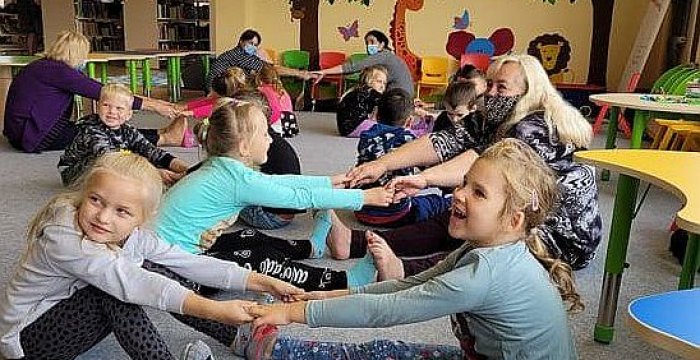 Rūdiškių biblioteka Europos judumo savaitėje: Joga + knyga = naudinga veikla