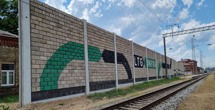 „LTG Infra“ Lentvaryje už 1,4 mln. eurų įrengė triukšmo mažinimo sienutę