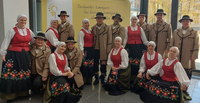 Lentvario kultūros rūmų šokių grupė „Lendvarė“ garsina Trakų rajono vardą