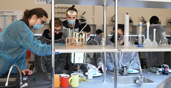 Lentvario Motiejaus Šimelionio gimnazijoje duris atvėrė moderni laboratorija