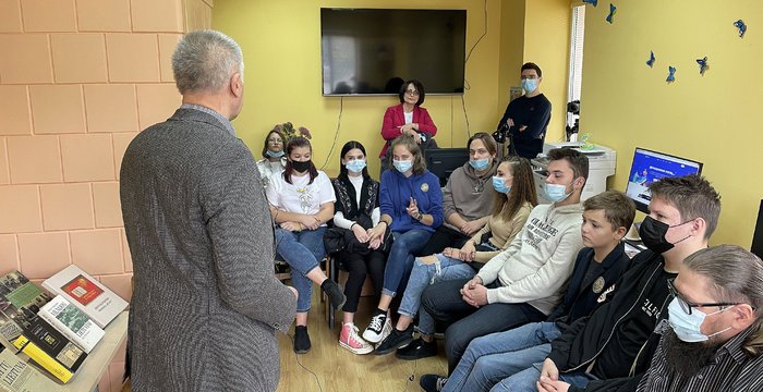 Paluknio bibliotekoje pristatyta paroda apie švietimą tarpukaryje