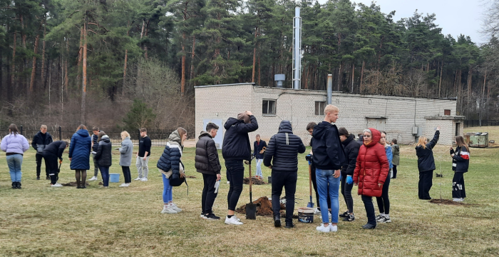  Rūdiškių gimnazijos ąžuoliukai  – Lietuvos 1000-čio ąžuolų girioje