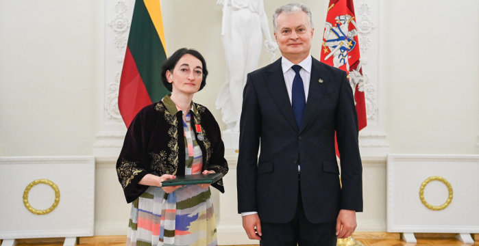 Šalies Prezidentas įteikė apdovanojimą Lietuvos karaimų kultūros bendrijos pirmininkei Karinai...