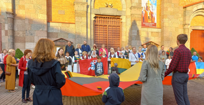 Valstybės dienos proga Lentvaryje nuvilnijo Tautiškos giesmės banga
