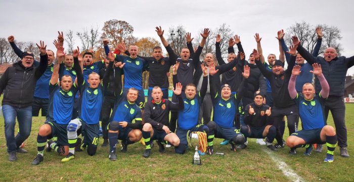 Išsipildė FK „Lentvaris“ ambicija: taurė komandos rankose