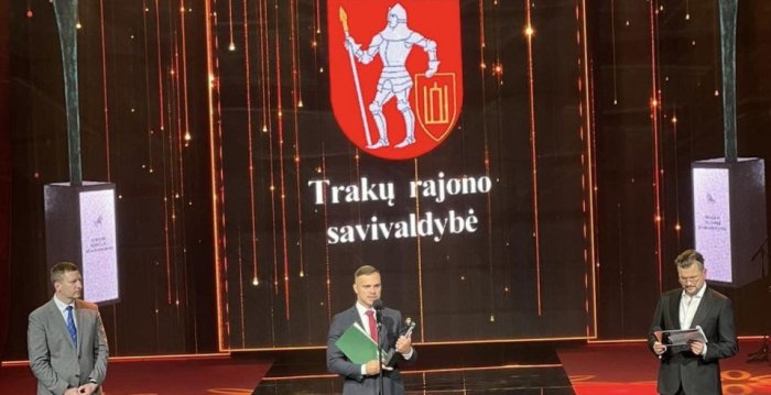 Savivaldybėms įteikti svarbiausi metų apdovanojimai – „Auksinių krivūlių“ statulėlės