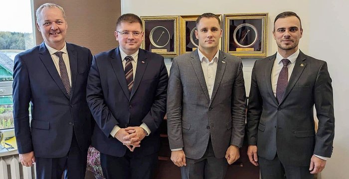 Kas iš tikrųjų gina Trakų rajono mokinį?