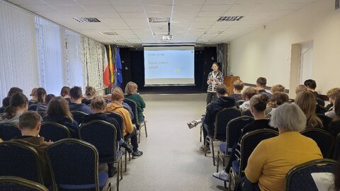 „Jaunimo linijos“ emocinės paramos turas keliauja per Lietuvą: aplankė ir Trakus