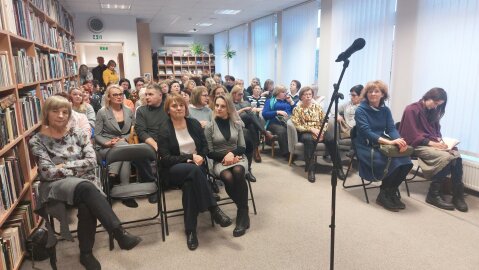 Trakų viešojoje bibliotekoje vyko poezijos ir muzikos vakaras „Aš pažinau karalių tavyje“ 