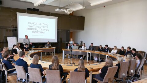 Trakų rajono savivaldybėje posėdžiavo jaunimas