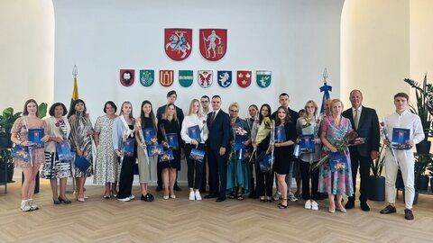 Savivaldybėje pasveikinti šimtukininkai ir jų mokytojai