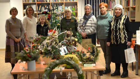 Baigėsi 38-oji kalėdinių ir naujametinių puokščių paroda-konkursas