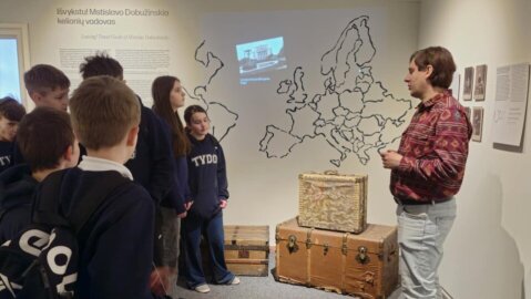 Startavus „Tautų avilio“ projektui, pažintis su menininku Mstislavu Dobužinskiu
