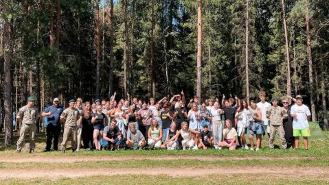 Vasaros nuotykis jaunimui: kviečiame į nemokamus mokymus „Stiprūs įvairovėje“!